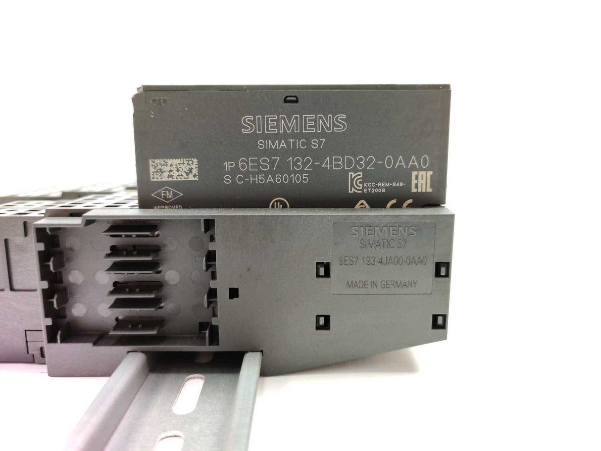 Siemens 6ES7151-3BA23-0AB0 SIMATIC S7 ET200S IM151-1 + 9 Modules