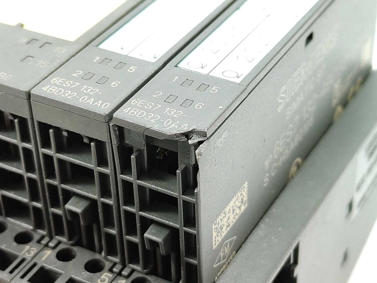 Siemens 6ES7151-3BA23-0AB0 SIMATIC S7 ET200S IM151-1 + 9 Modules