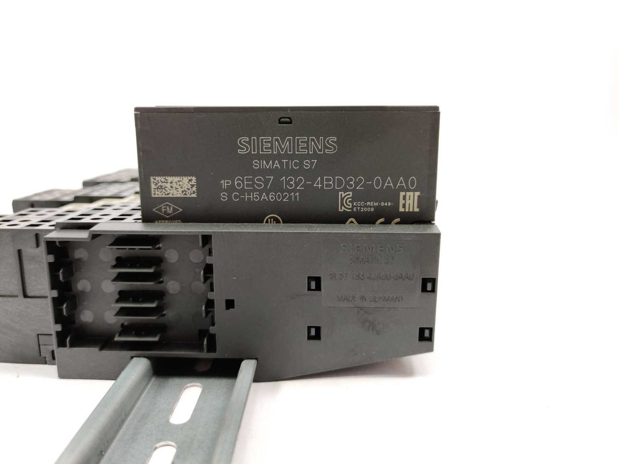 Siemens 6ES7151-3BA23-0AB0 SIMATIC S7 ET200S IM151-1 + 12 Modules