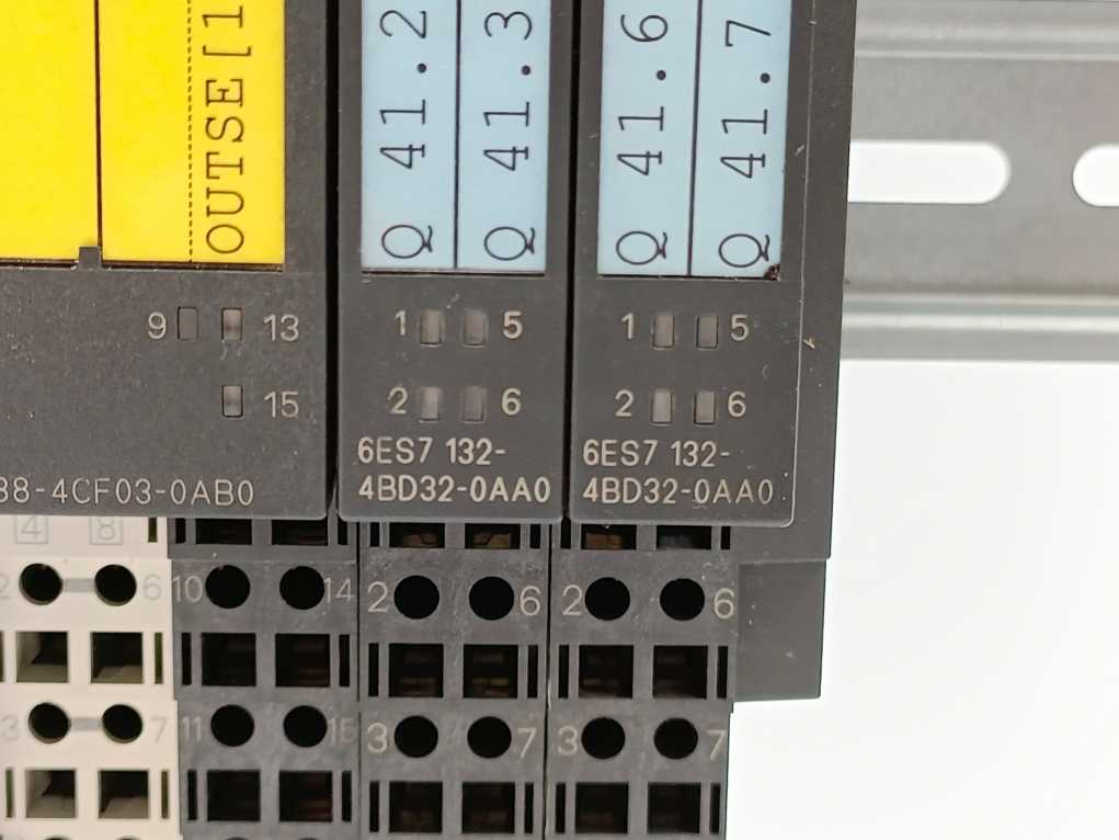 Siemens 6ES7151-3BA23-0AB0 SIMATIC S7 ET200S IM151-1 + 12 Modules