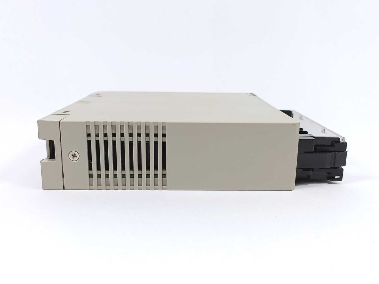 OMRON C200H-OC226N Output unit