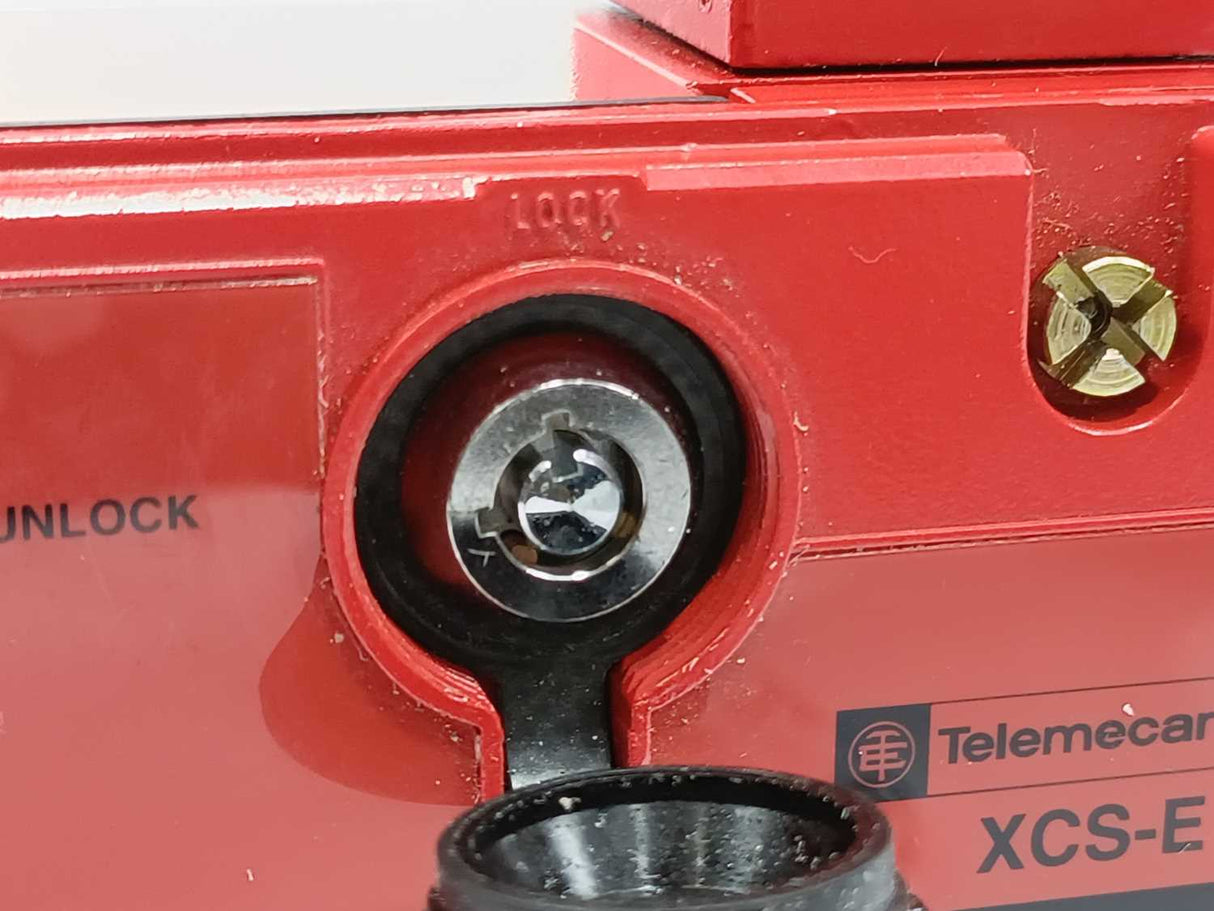 TELEMECANIQUE XCS-E7312 XCS-E Safety Switch