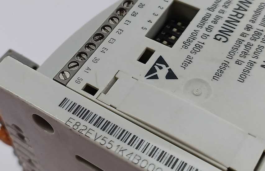 LENZE E82EV551S4B Vector inverter