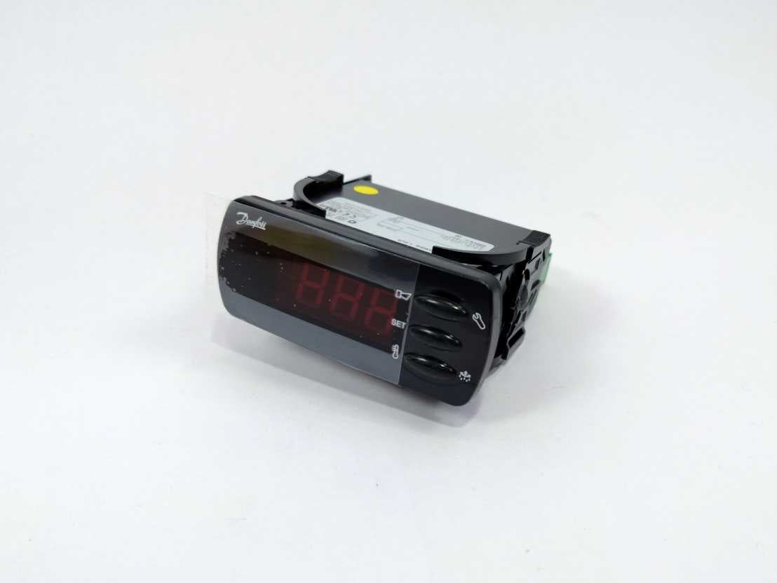 Danfoss 084B8500 EKC 102A ADAP-KOOL Temperature Controller