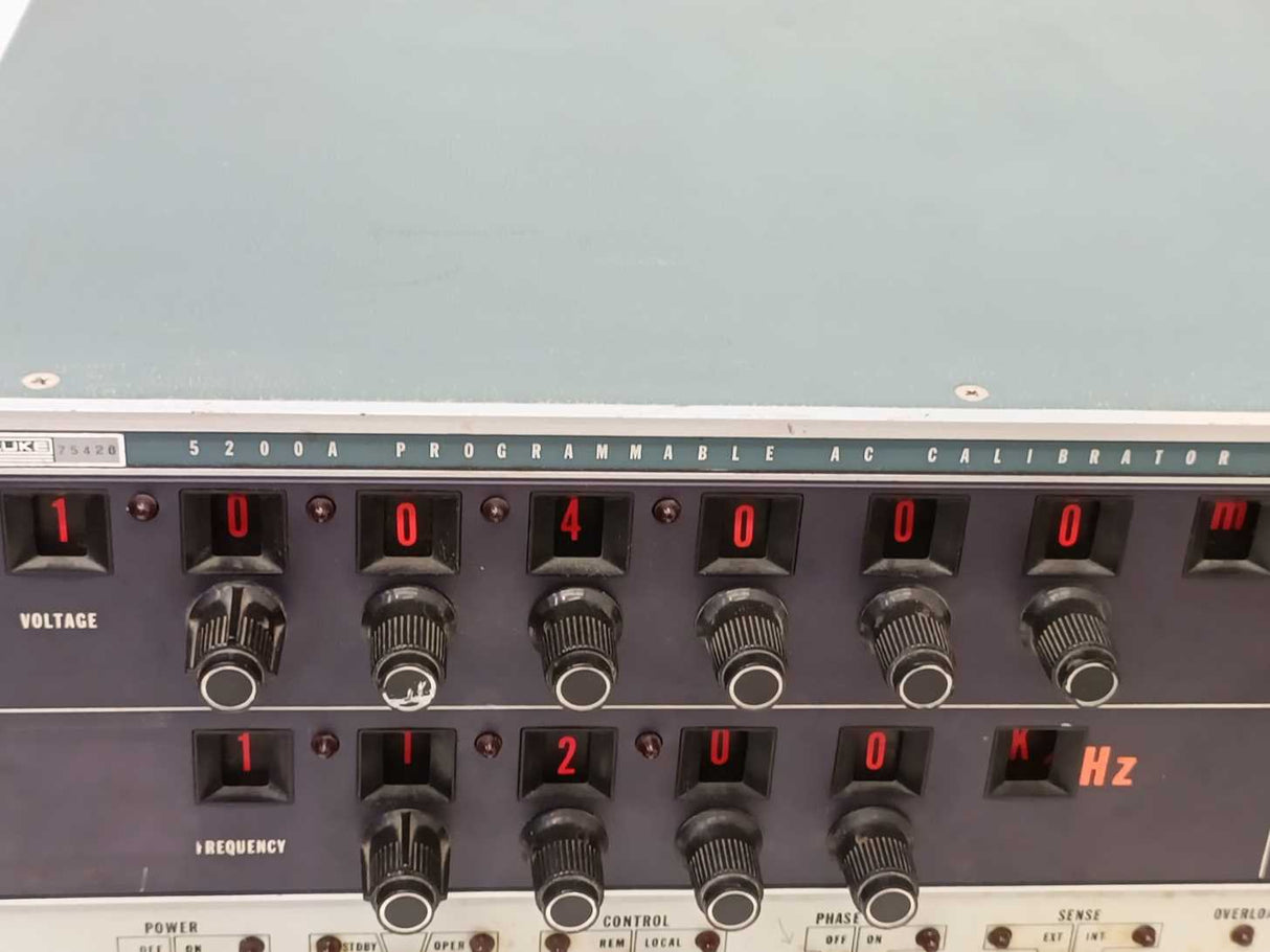 Fluke 5200A Programmable AC Calibrator 1mV to 100V