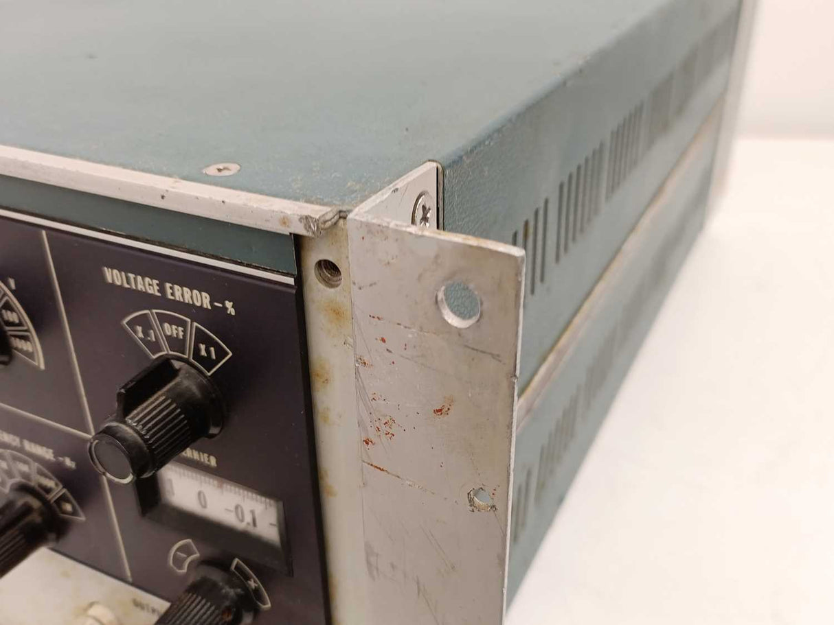 Fluke 5200A Programmable AC Calibrator 1mV to 100V