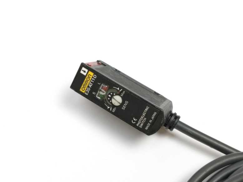 OMRON E3S-AT11-D Medium Photoelectric Sensor