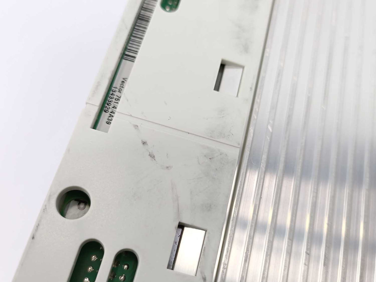 LENZE E82EV551P4C 13436007, 8200-series vector E82EV551_4C
