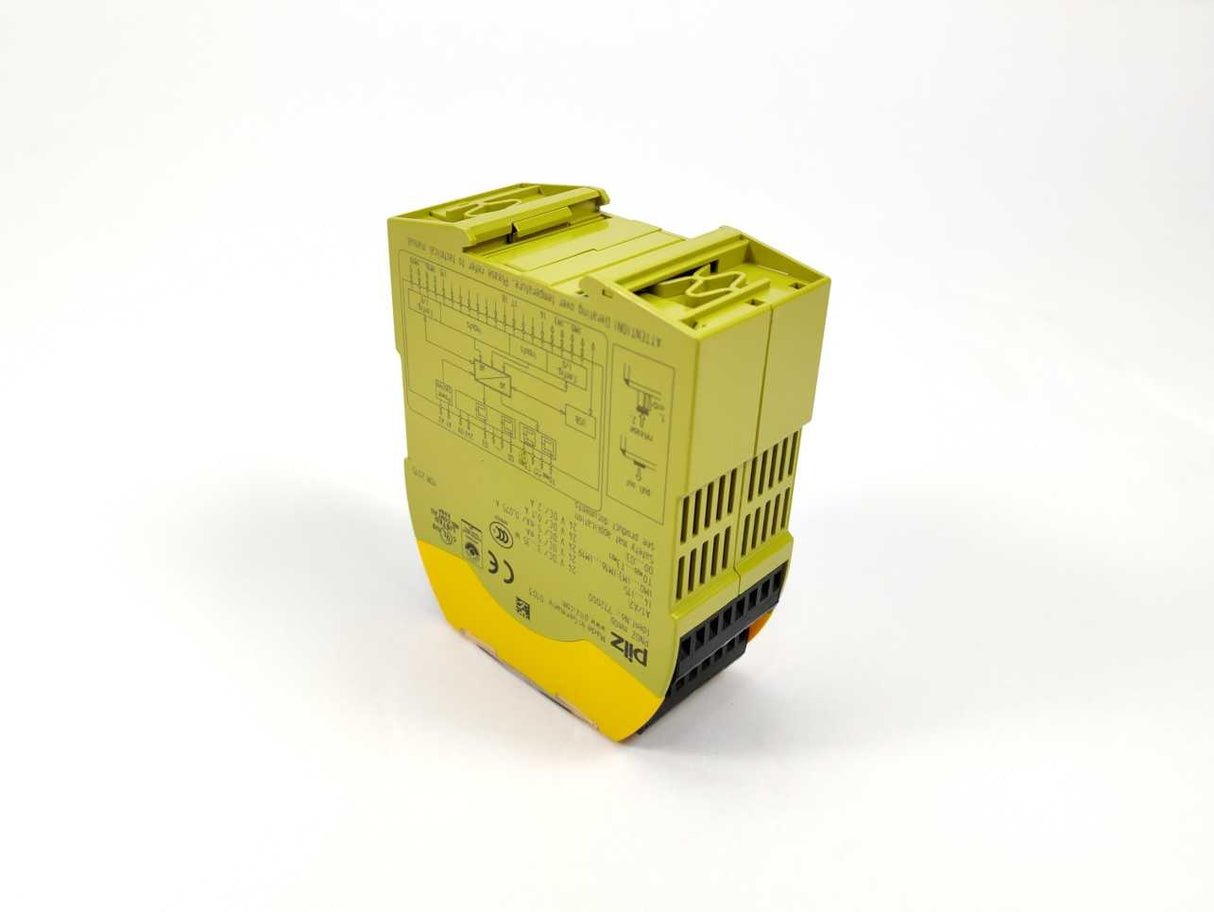 Pilz 772000 PNOZ mm0p Safety Relay Switch w/ Chipcard