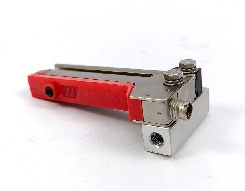 Leuze 50128004 GS 63B/6.3-S8 Fork Photoelectric Sensor