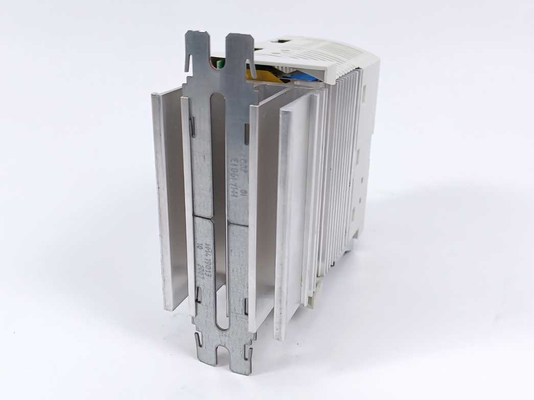 LENZE E82EV371C2C Inverter Drive E82EV371K2C + E82ZAFSC100