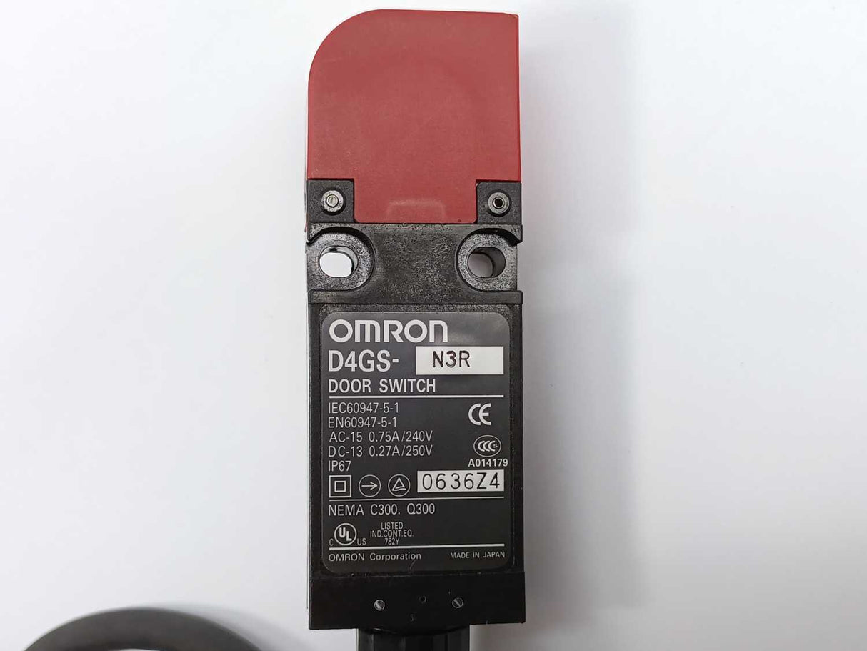 OMRON D4GS-N3R Key-Operated Door Switch in Slim Housing