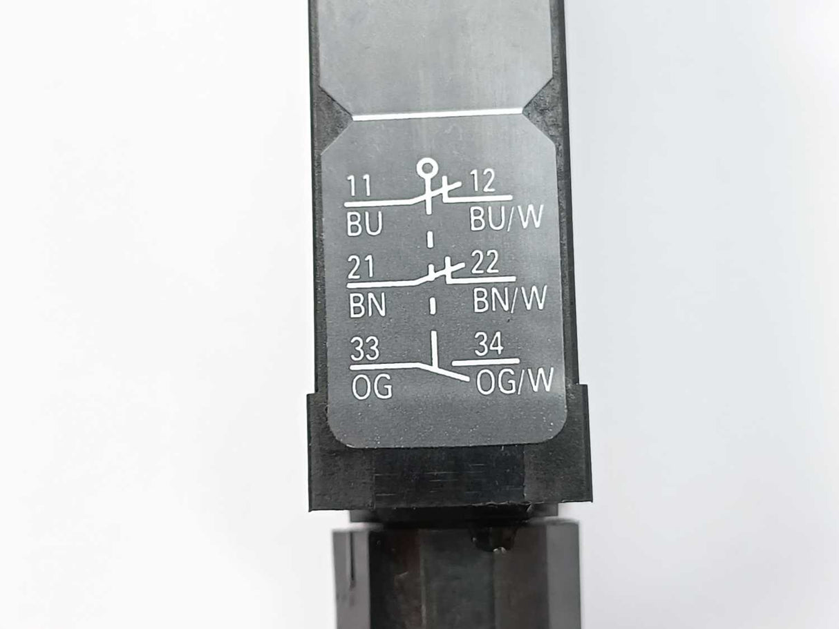 OMRON D4GS-N3R Key-Operated Door Switch in Slim Housing