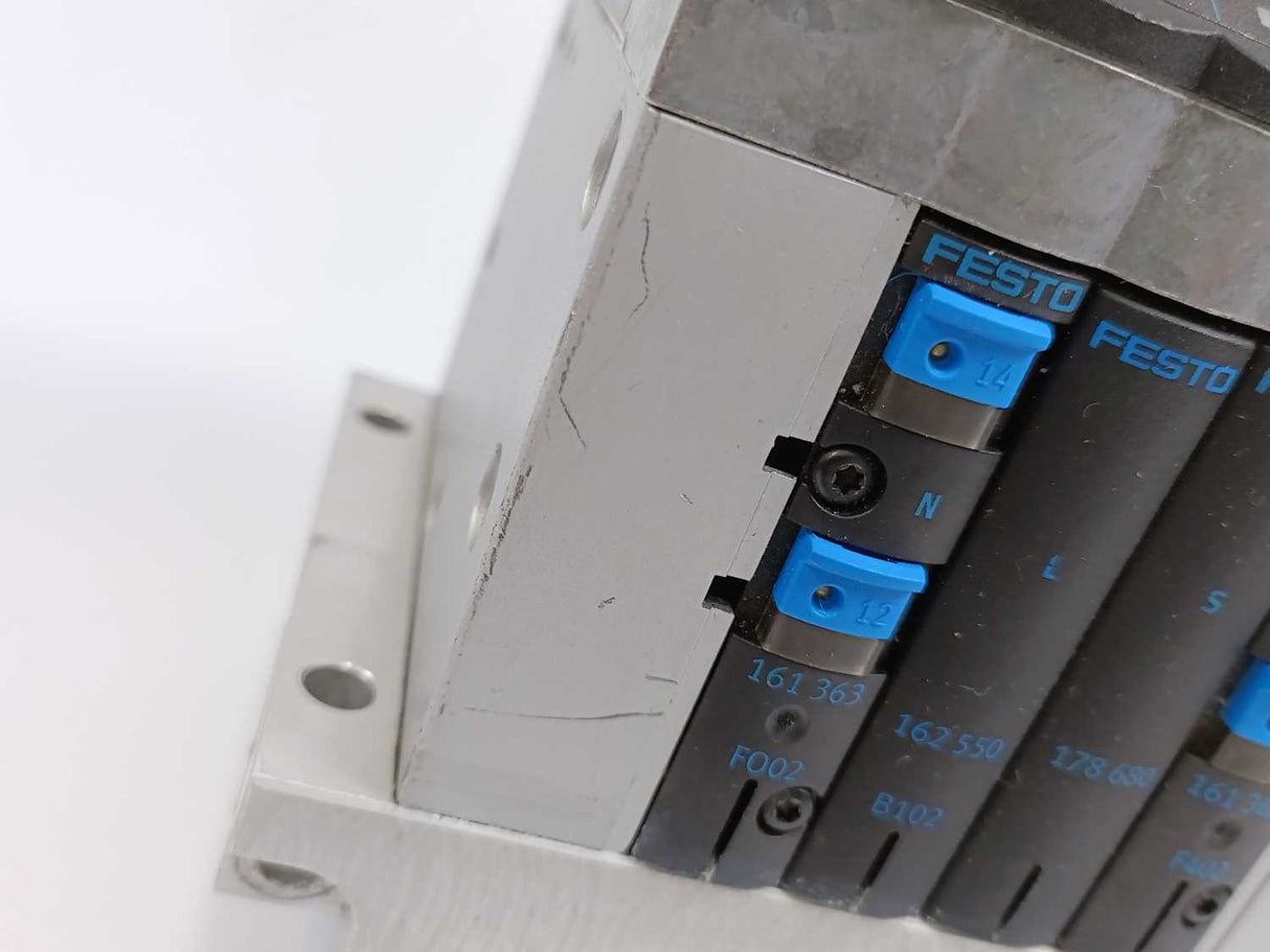 Festo 18260 CPV14-GE-FB-4 Valve Terminal w/ 152425 CPV14-VI-P4-1/8-B