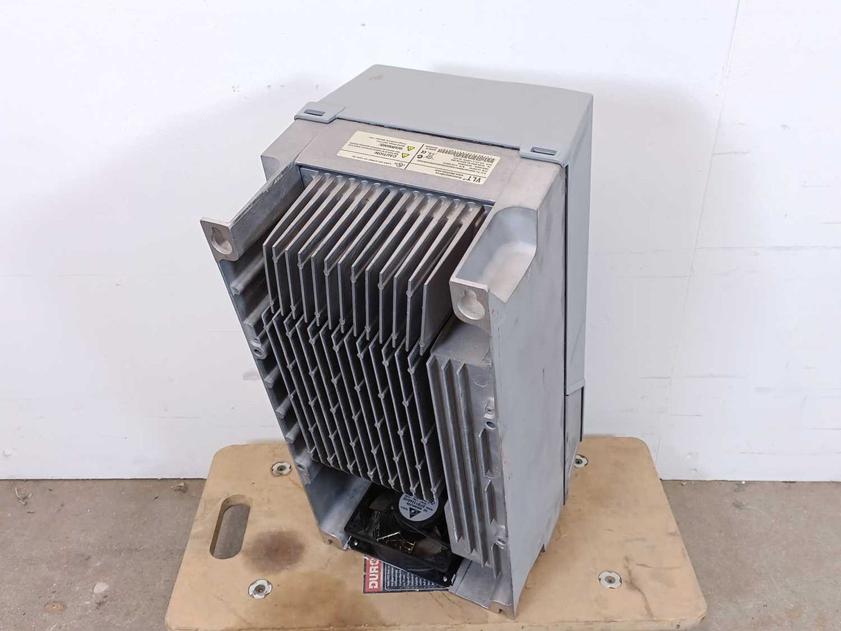 Danfoss 131N8757 FC-302P15KT5E55H1 VLT Frequency Converter