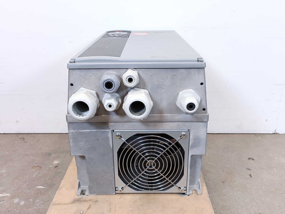 Danfoss 131N8757 FC-302P15KT5E55H1 VLT Frequency Converter