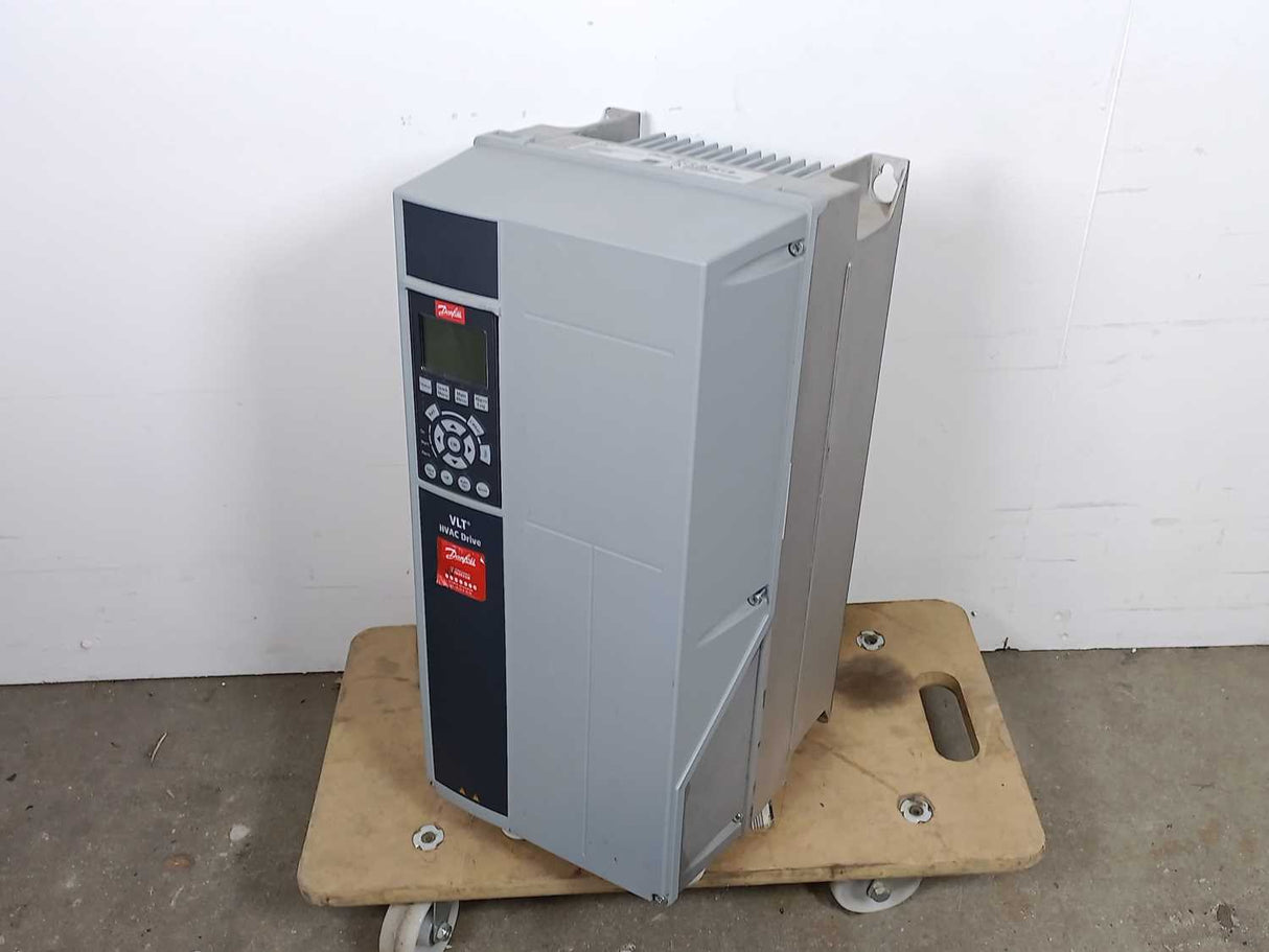 Danfoss 131F3243 FC-102P18KT4E55H1UGC VLT HVAC Drive 18.5kW
