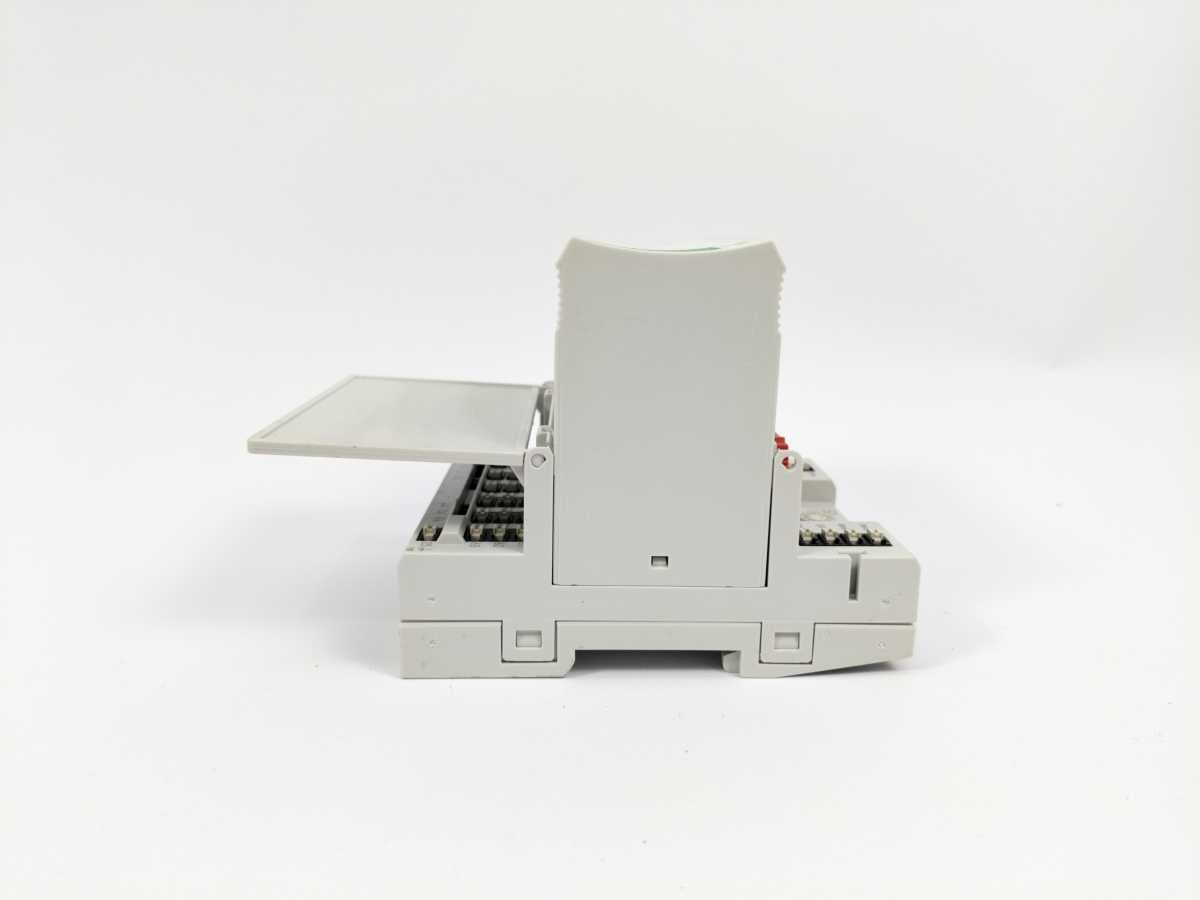 Honeywell CLIOP824A Pluggable Panel Bus Relay Output Module