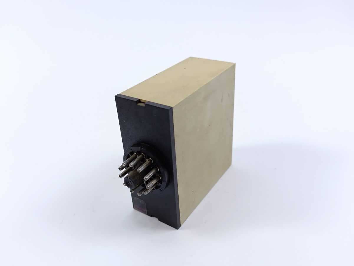 Electromatic SA 105 220 30-600 sec. 220 VAC Relay. Delay on Operate