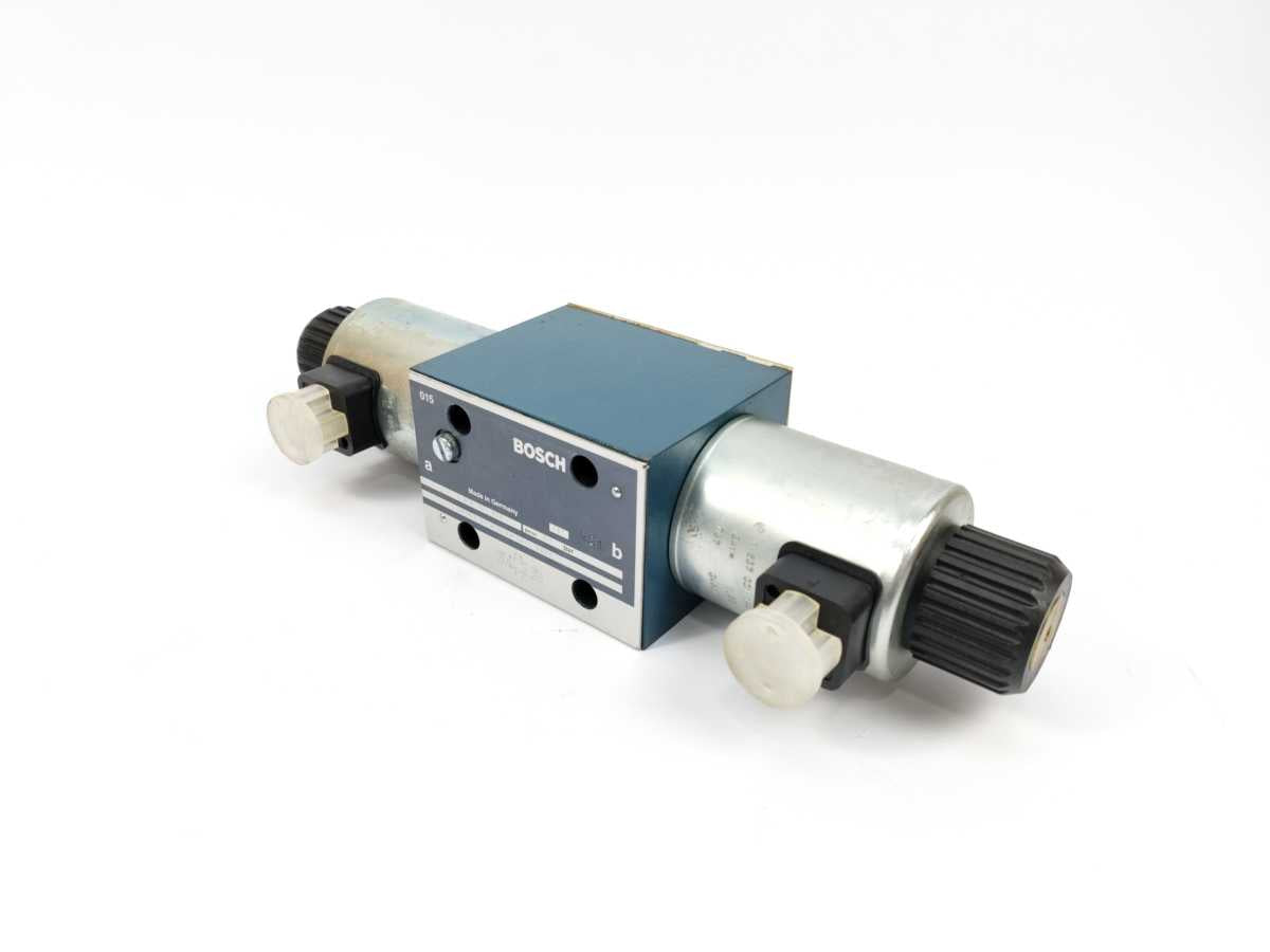 Bosch 0 810 001 808 Hydraulic Directional Valve R251 Pmax315bar, not Used.