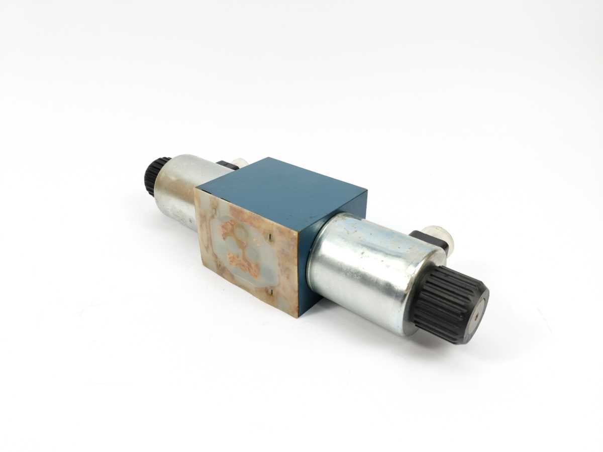 Bosch 0 810 001 808 Hydraulic Directional Valve R251 Pmax315bar, not Used.