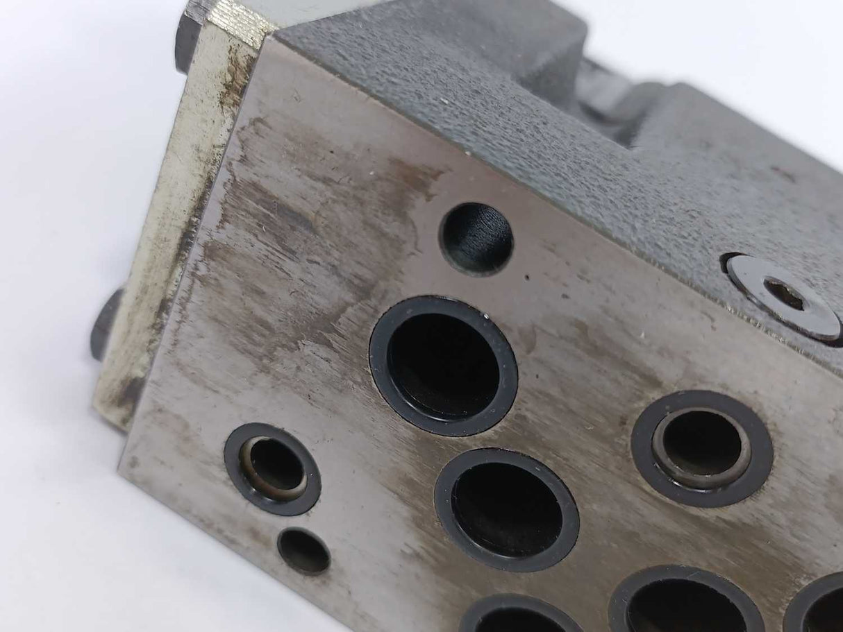 H+L Hydraulic WE129-10P100-7X Solenoid-Operated Directional Control Valve