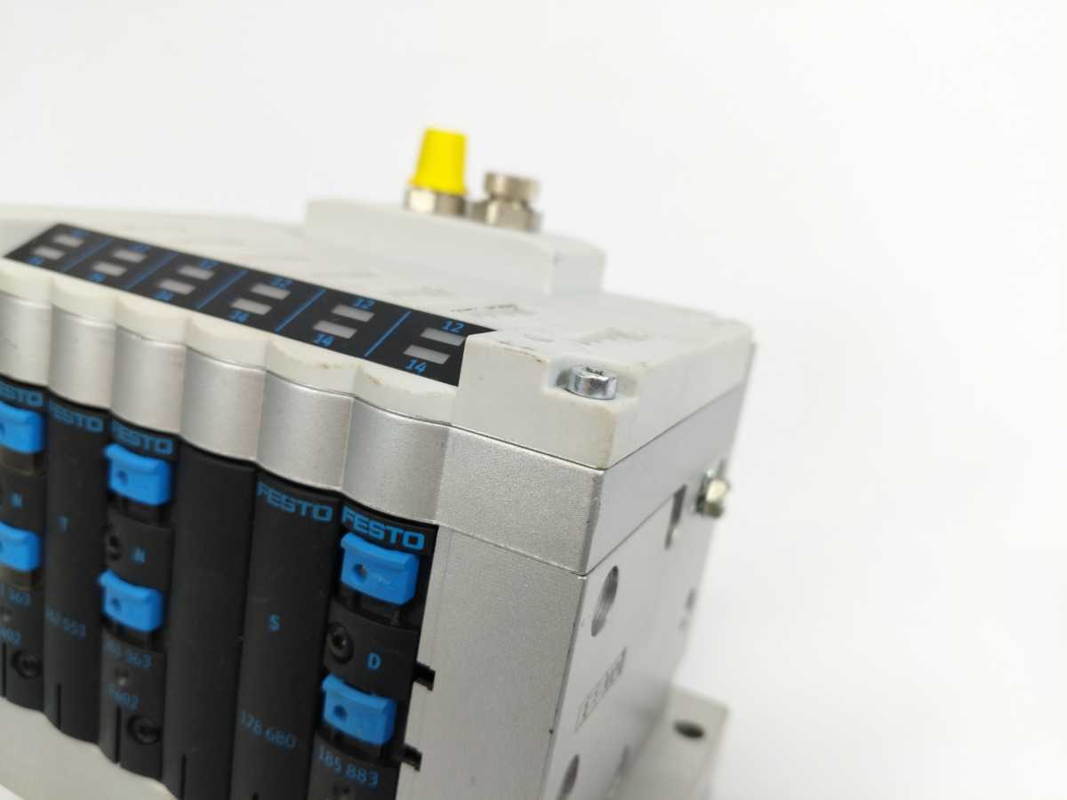 Festo 18261 w/ 152426, 2x 161363, 162551, 178680, 185883 Distribution Block