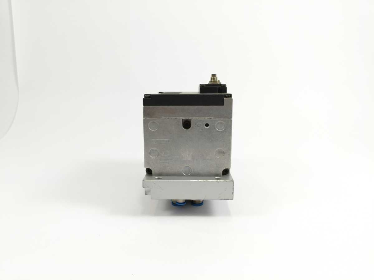 Festo 18262 w/ 152427 & 8x 161360 Distribution Block