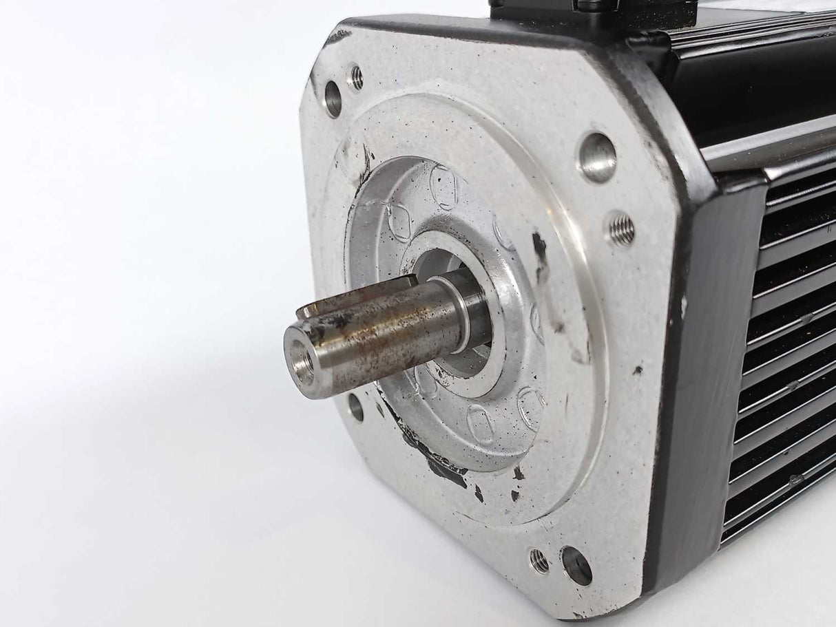 LENZE MDSKSRS056-33 15000662 Servo Motor 325V, 4.2Nm, 200Hz, 4000r/min