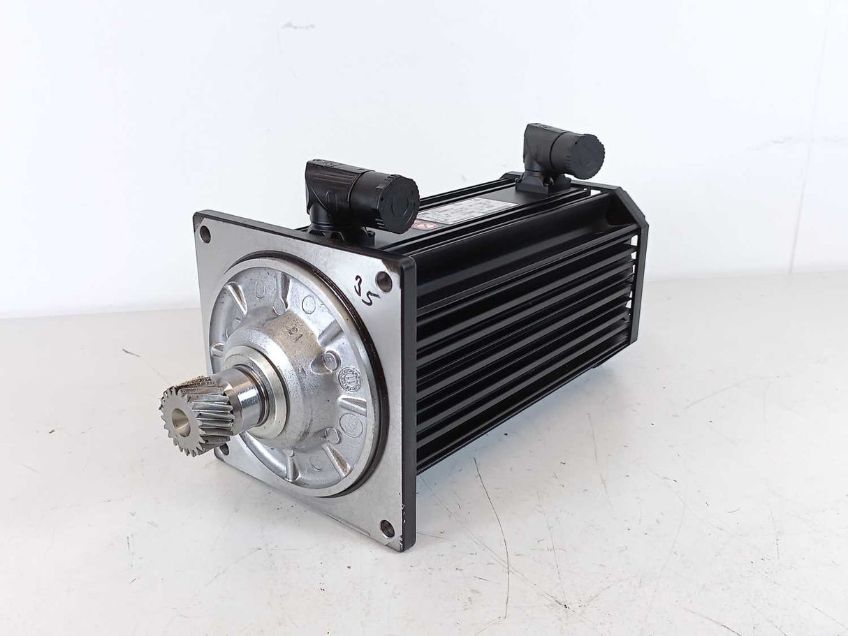 LENZE MDSKSRS071-33 15003433 4.6kW 325V 10A 12.3Nm Servo Motor