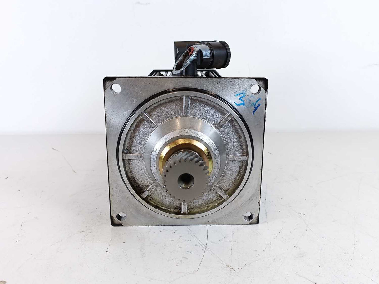 LENZE MDSKSRS071-13 15133485 Servo Motor 3.2kW 325V, 8.3Nm, 185Hz
