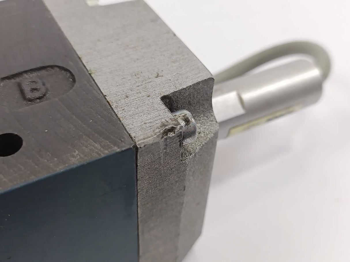 Bosch 0 810 001 247 Hydraulic Directional Control Valve