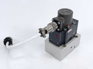 Rexroth R900951449 4WS2EM 6-22/5B11ET315K17EV Hydraulic Servo Valve