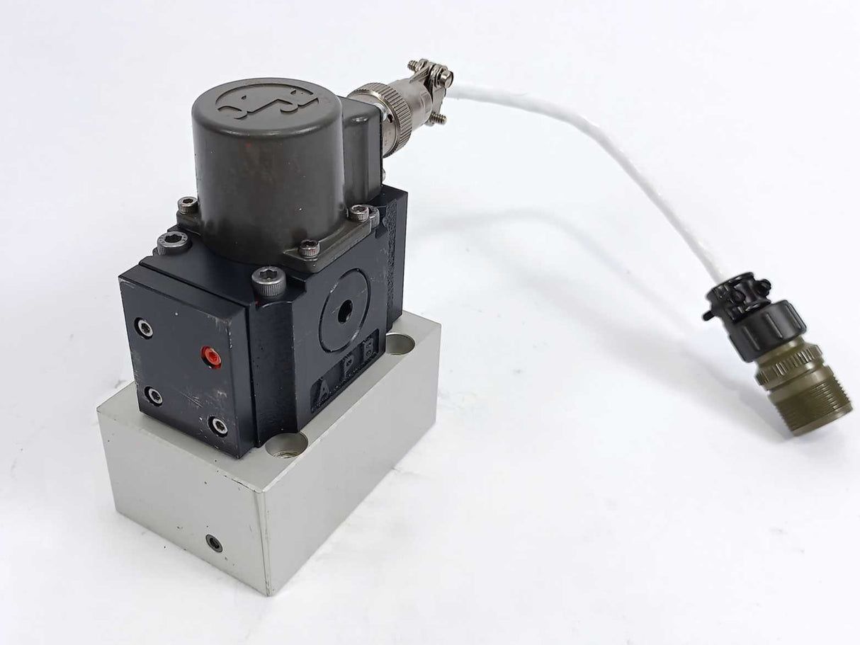 Rexroth R900951449 4WS2EM 6-22/5B11ET315K17EV Hydraulic Servo Valve