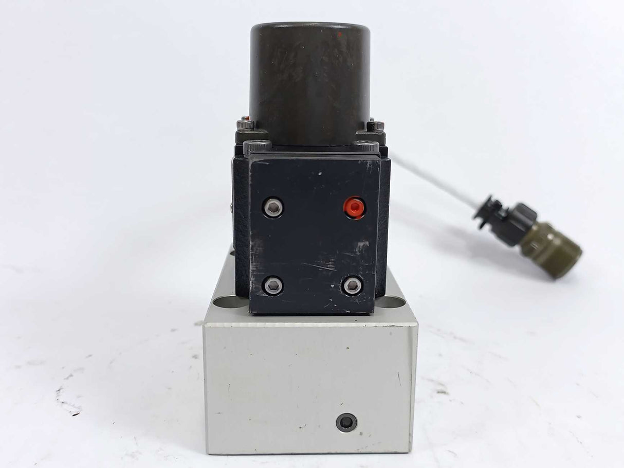 Rexroth R900951449 4WS2EM 6-22/5B11ET315K17EV Hydraulic Servo Valve