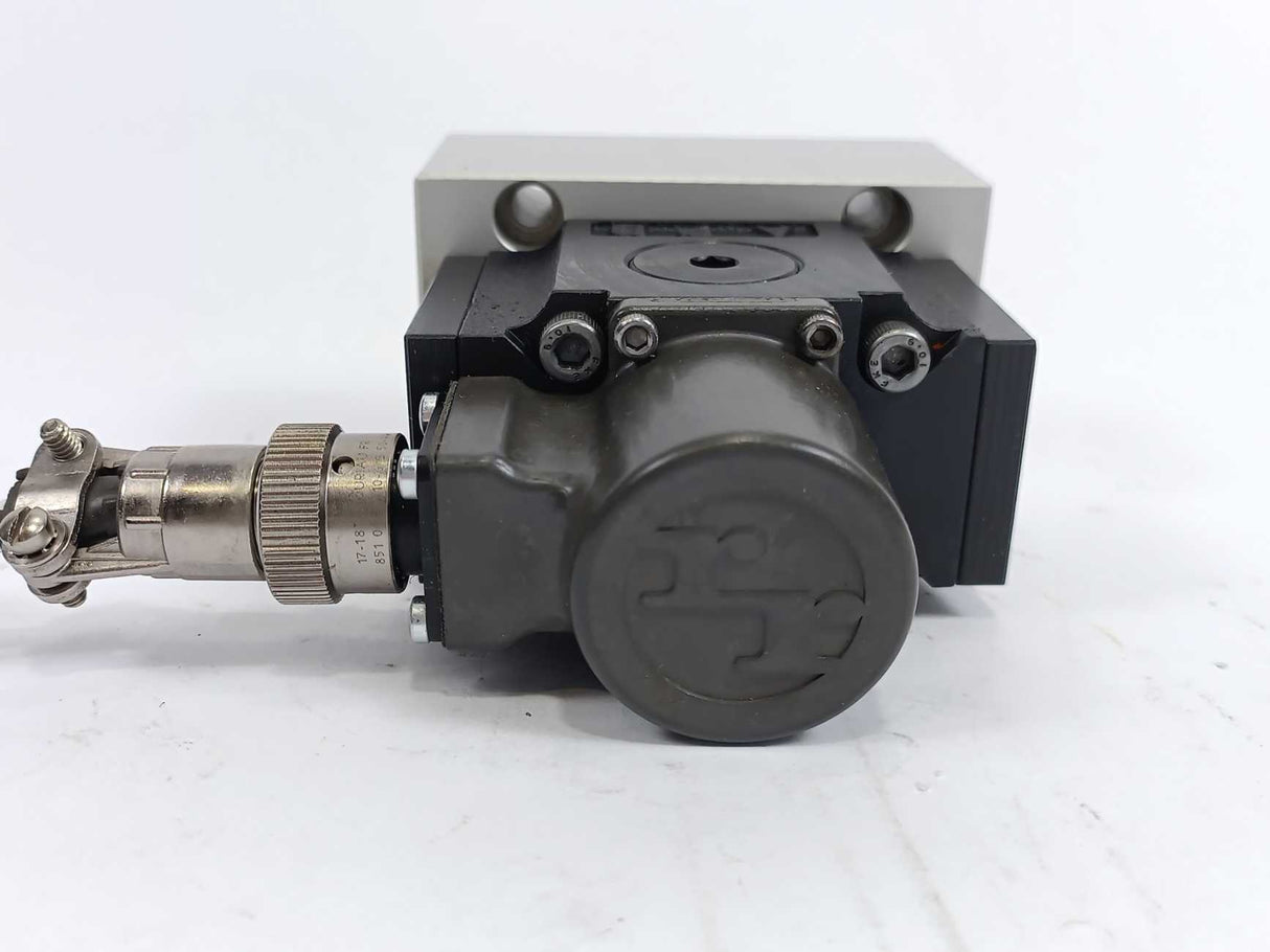 Rexroth R900951449 4WS2EM 6-22/5B11ET315K17EV Hydraulic Servo Valve