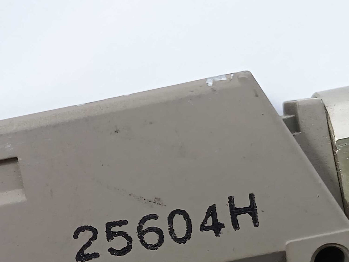 OMRON E3S-CR67 Photoelectric Sensor