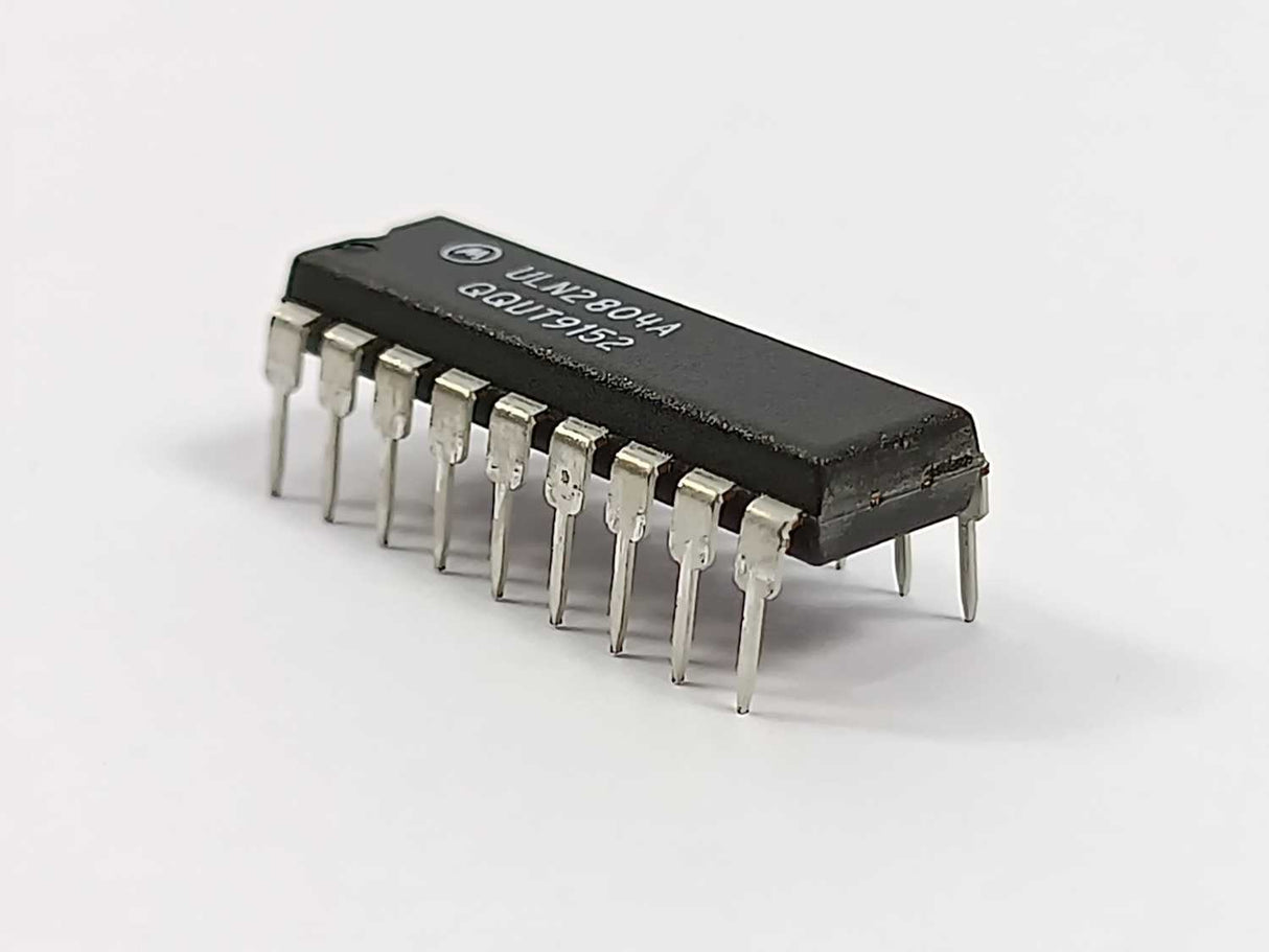 MAXIM ULN2804A  QQUT9152 Batch Size: 21