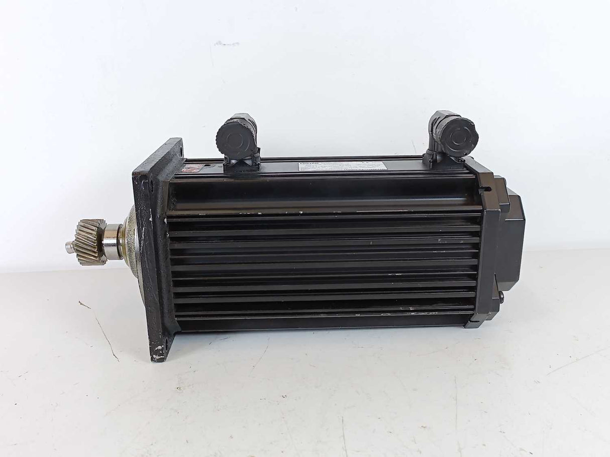 LENZE MDSKSBS071-13 15003607 Servo Motor, 325V, 8.3Nm, 185Hz, 3700 1/min