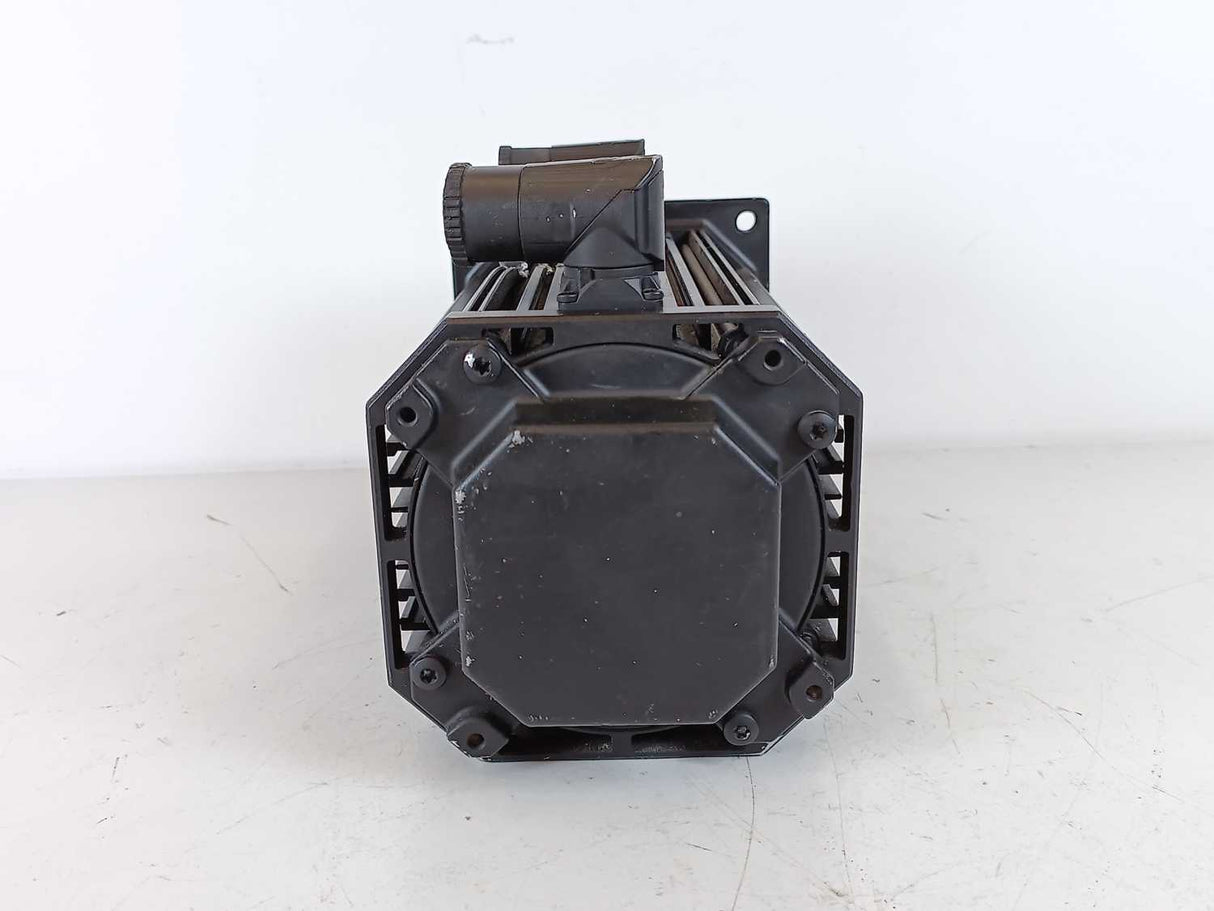 LENZE MDSKSBS071-13 15003607 Servo Motor, 325V, 8.3Nm, 185Hz, 3700 1/min