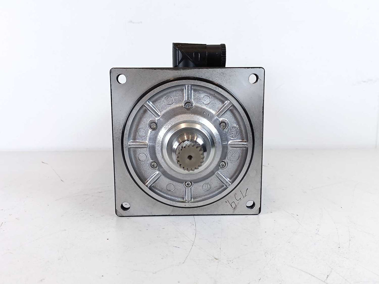 LENZE MDSKSBS071-13 15003607 Servo Motor, 325V, 8.3Nm, 185Hz, 3700 1/min