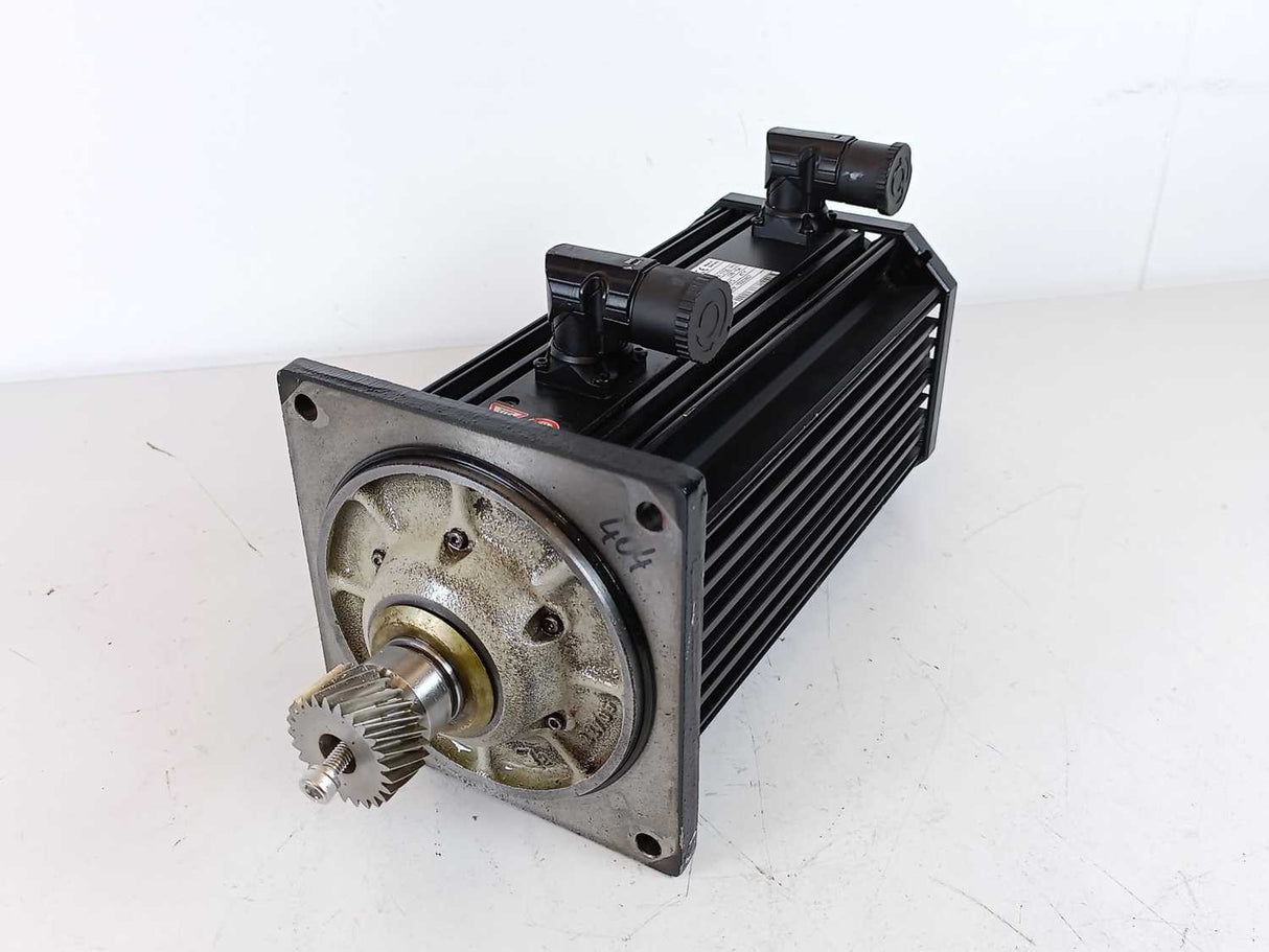 LENZE MDSKSBS071-13 15003607 Servo Motor, 325V, 8.3Nm, 185Hz, 3700 1/min