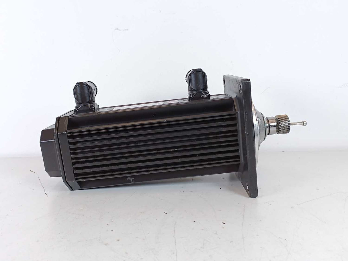 LENZE MDSKSBS056-33 15550949 Servo Motor 325V, 4.2Nm, 200Hz