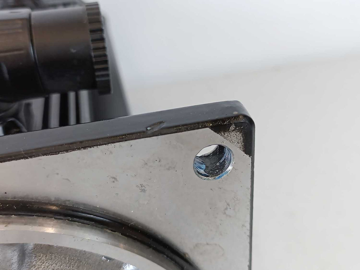 LENZE MDSKSBS056-33 15550949 Servo Motor 325V, 4.2Nm, 200Hz