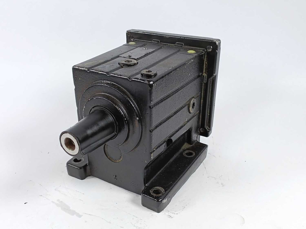 LENZE GST05-2SVBR071C13 Gearbox i=4.053, 33Nm, 185Hz