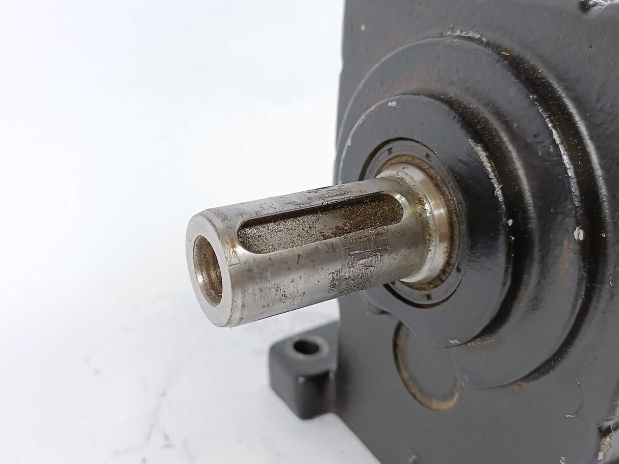 LENZE GST05-2SVBR071C13 Gearbox i=4.053, 33Nm, 185Hz