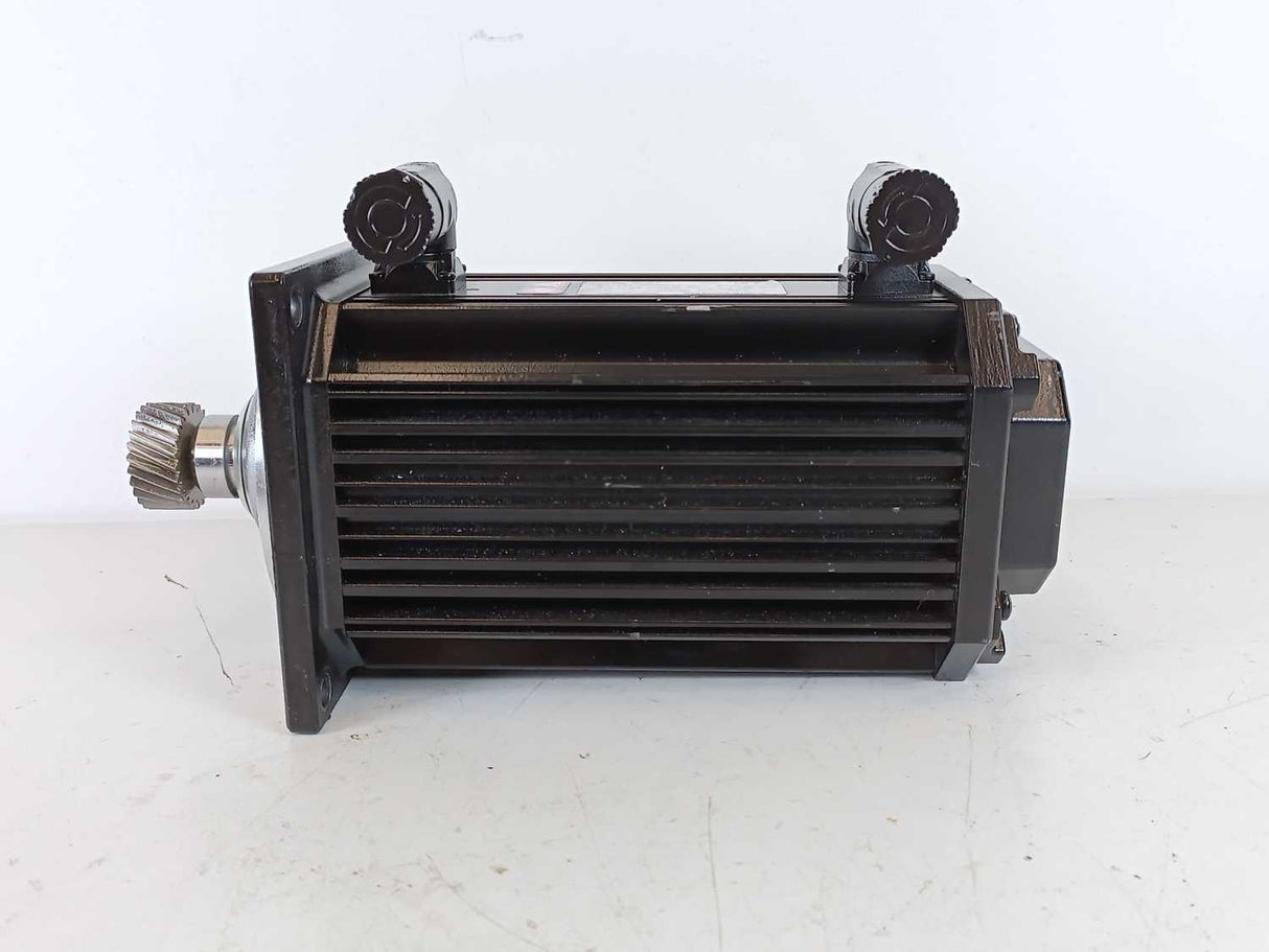 LENZE MDSKSRS071-13 Servo Motor 325V, 8.3Nm, 185Hz