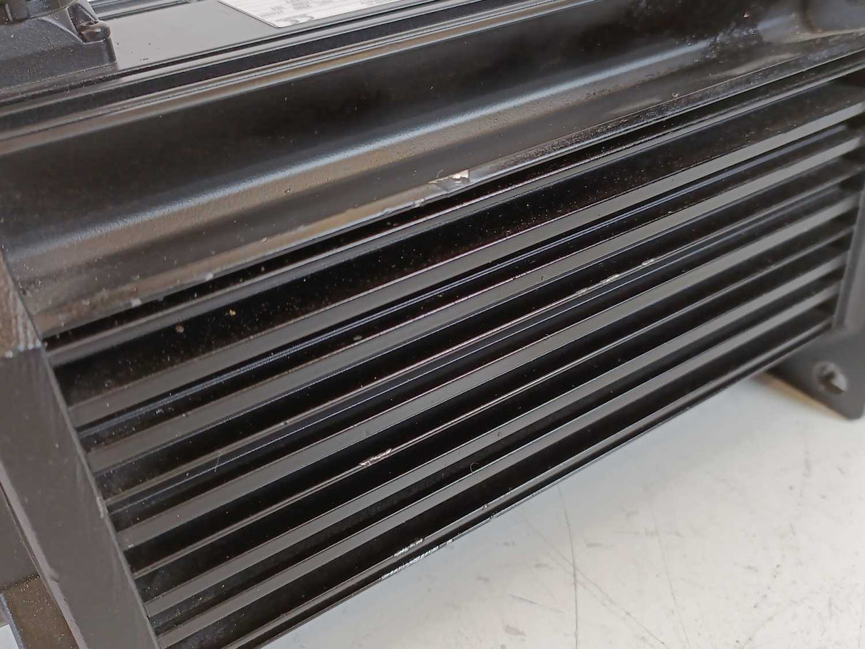 LENZE MDSKSRS071-13 15480386 Servo Motor 325V, 8.3Nm, 185Hz, 3700r/min