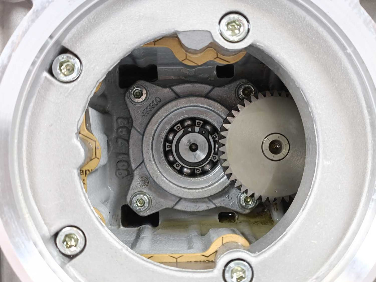 LENZE GST04-2SVCR056C33 Gearbox i=5.850, 24Nm, 200Hz, 683,7 r/min