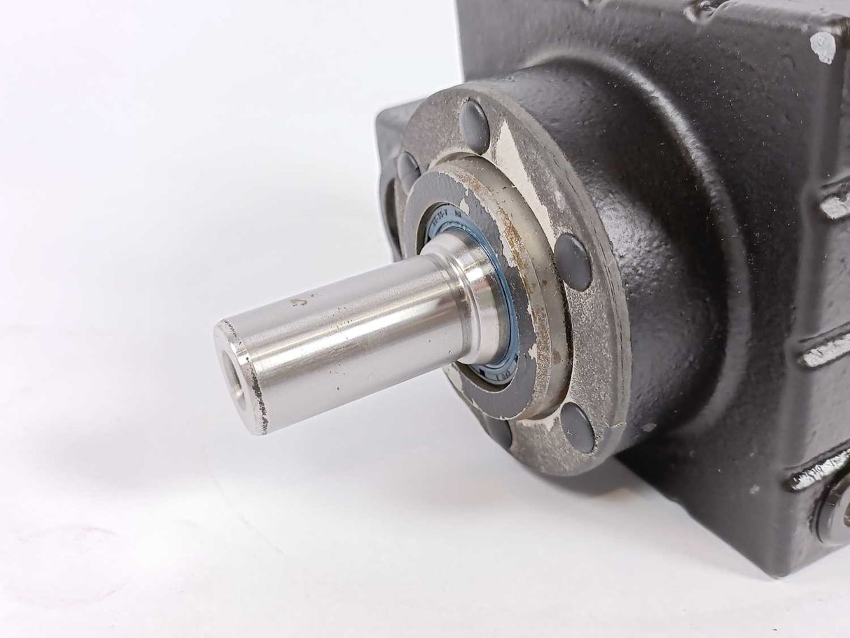 LENZE GST04-2SVCR056C33 Gearbox i=5.850, 24Nm, 200Hz, 683,7 r/min